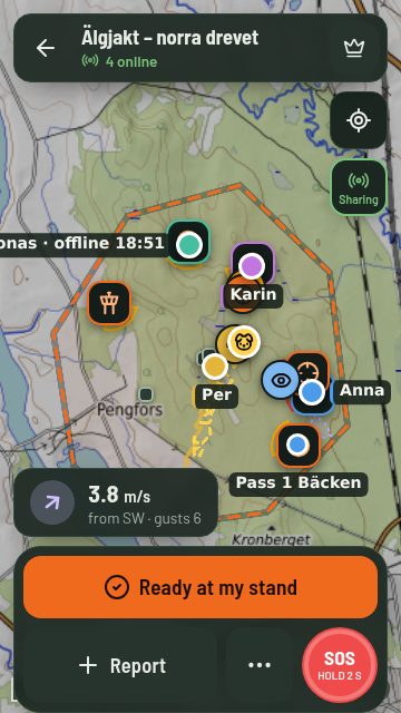 Live map with stands, teammates and a dog